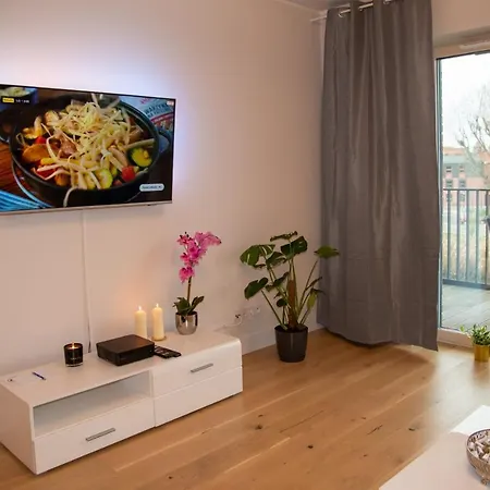 Maya's Flats & - River View Апартаменты