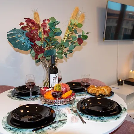 Maya's Flats & - River View Apartamento