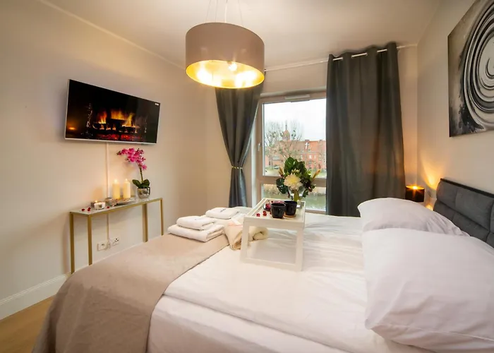 Maya's Flats & - River View 아파트 *