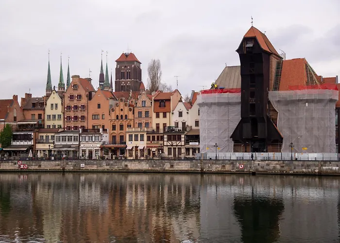 Maya's Flats & - River View Apartment