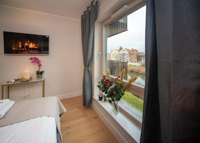 Maya's Flats & - River View * Danzig