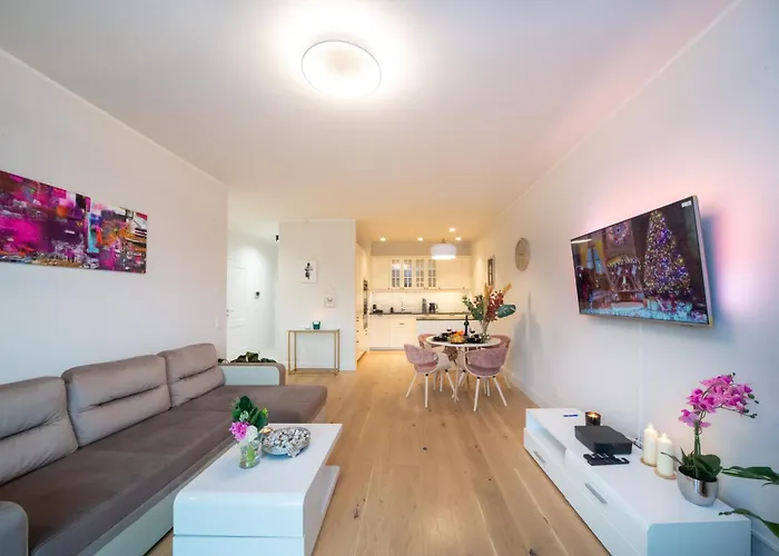 Maya's Flats & - River View *